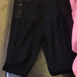 Small maternity pants fits like xsmall